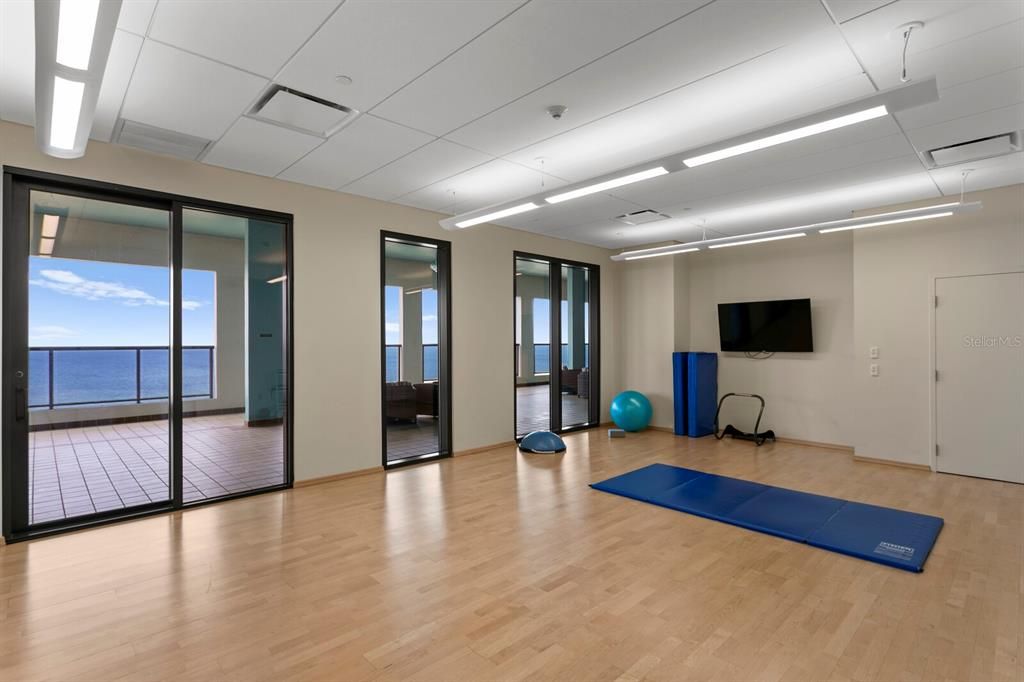 Active With Contract: $4,250 (1 beds, 1 baths, 1226 Square Feet)