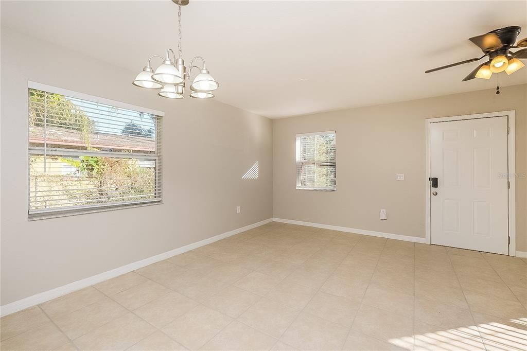 For Rent: $1,745 (3 beds, 3 baths, 1325 Square Feet)