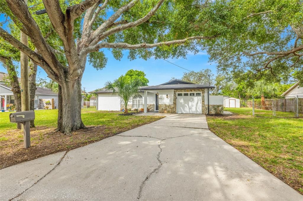 Active With Contract: $554,000 (3 beds, 2 baths, 1409 Square Feet)