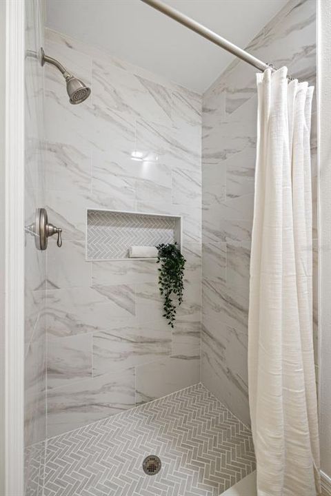 Active With Contract: $554,000 (3 beds, 2 baths, 1409 Square Feet)