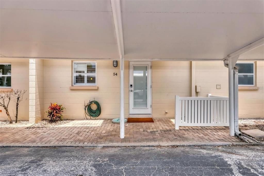 出租: $7,500 (1 贝兹, 1 浴室, 728 平方英尺)