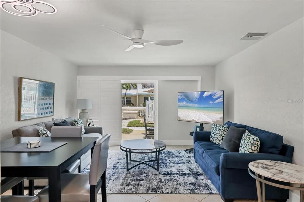 出租: $7,500 (1 贝兹, 1 浴室, 728 平方英尺)