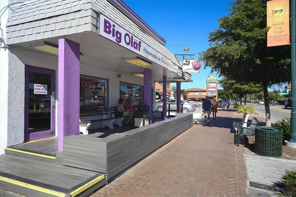 出租: $7,500 (1 贝兹, 1 浴室, 728 平方英尺)