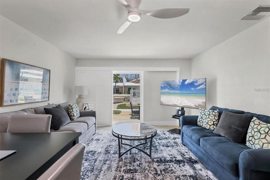 出租: $7,500 (1 贝兹, 1 浴室, 728 平方英尺)