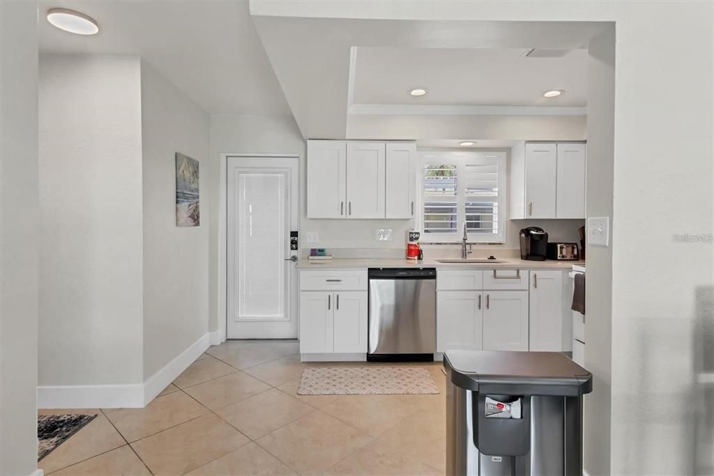 出租: $7,500 (1 贝兹, 1 浴室, 728 平方英尺)