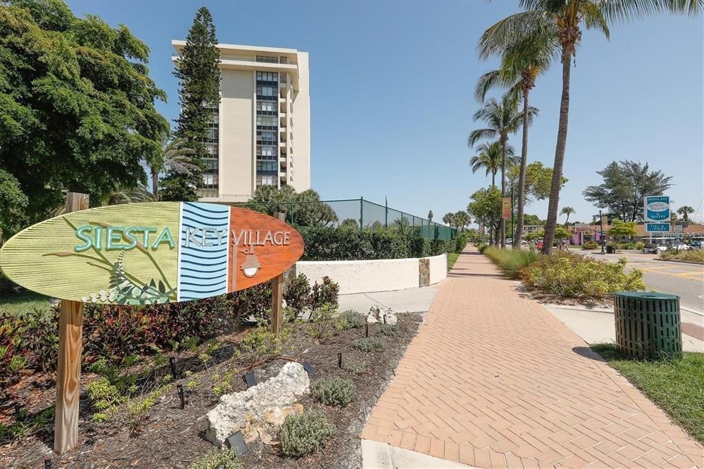 出租: $7,500 (1 贝兹, 1 浴室, 728 平方英尺)