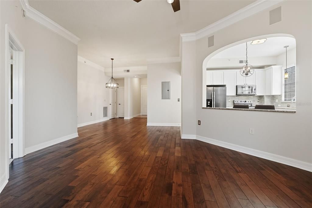 Active With Contract: $470,000 (2 beds, 2 baths, 1290 Square Feet)