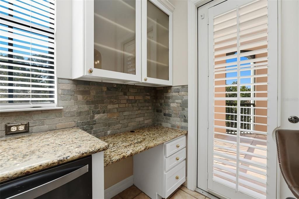 Active With Contract: $470,000 (2 beds, 2 baths, 1290 Square Feet)