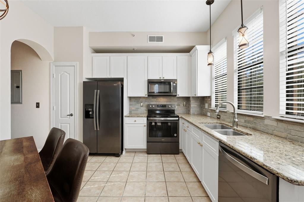 Active With Contract: $470,000 (2 beds, 2 baths, 1290 Square Feet)