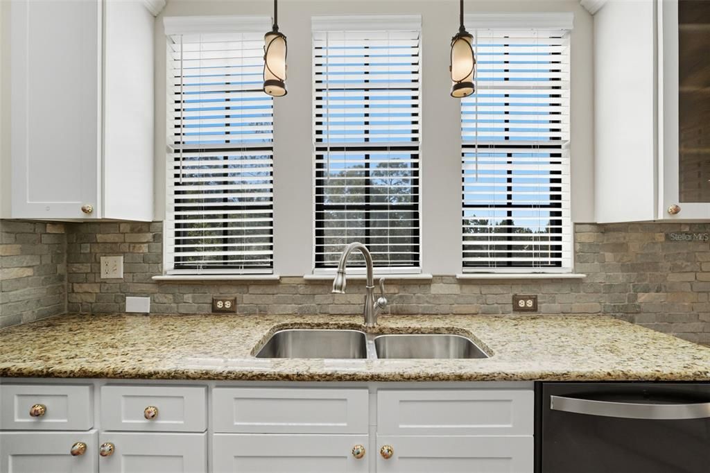 Active With Contract: $470,000 (2 beds, 2 baths, 1290 Square Feet)