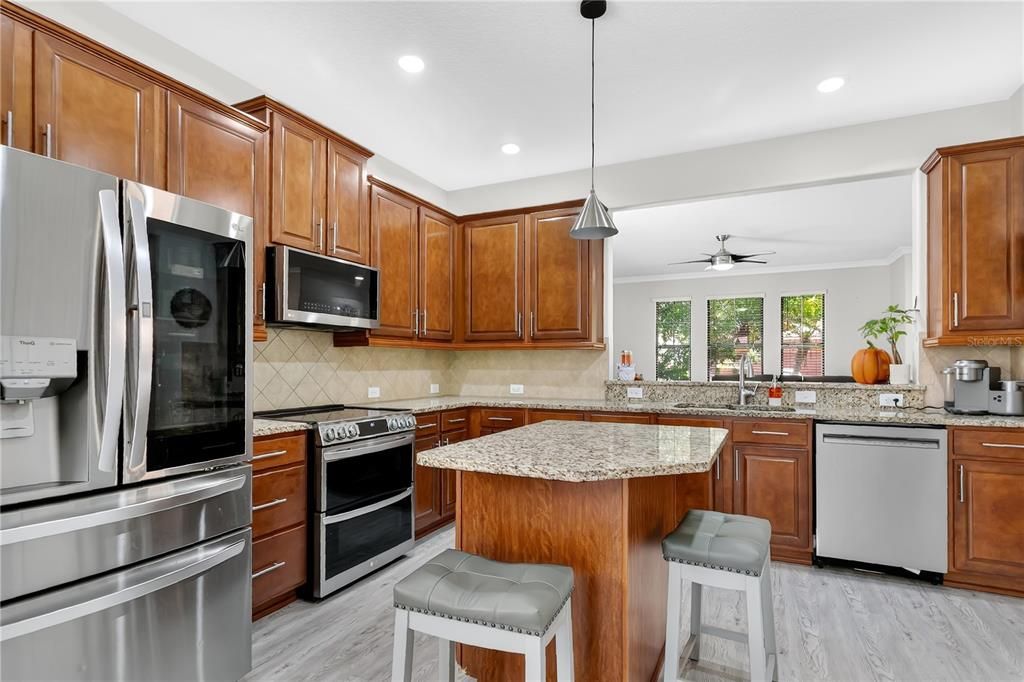 Active With Contract: $475,000 (3 beds, 2 baths, 2117 Square Feet)