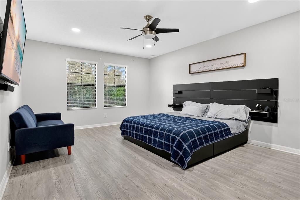 Active With Contract: $475,000 (3 beds, 2 baths, 2117 Square Feet)