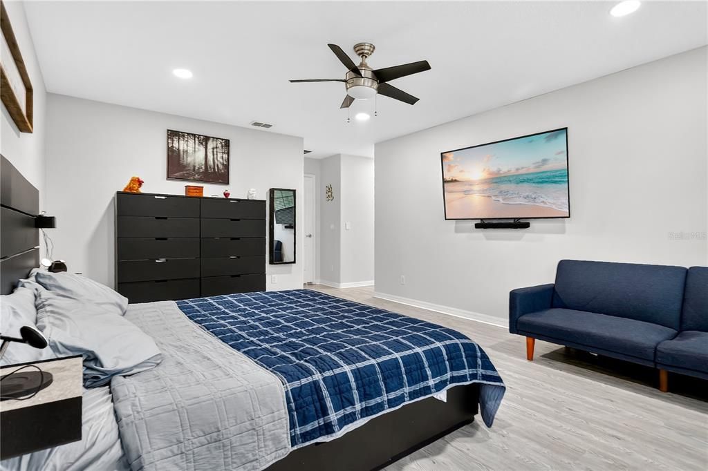 Active With Contract: $475,000 (3 beds, 2 baths, 2117 Square Feet)