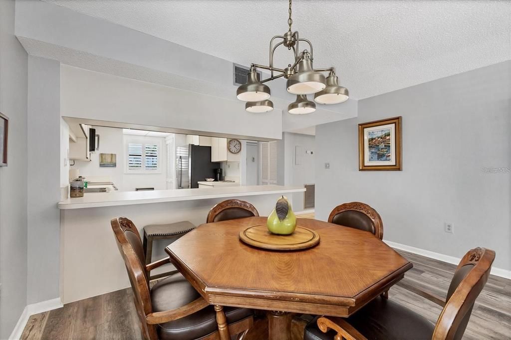 出租: $10,000 (2 贝兹, 2 浴室, 1265 平方英尺)