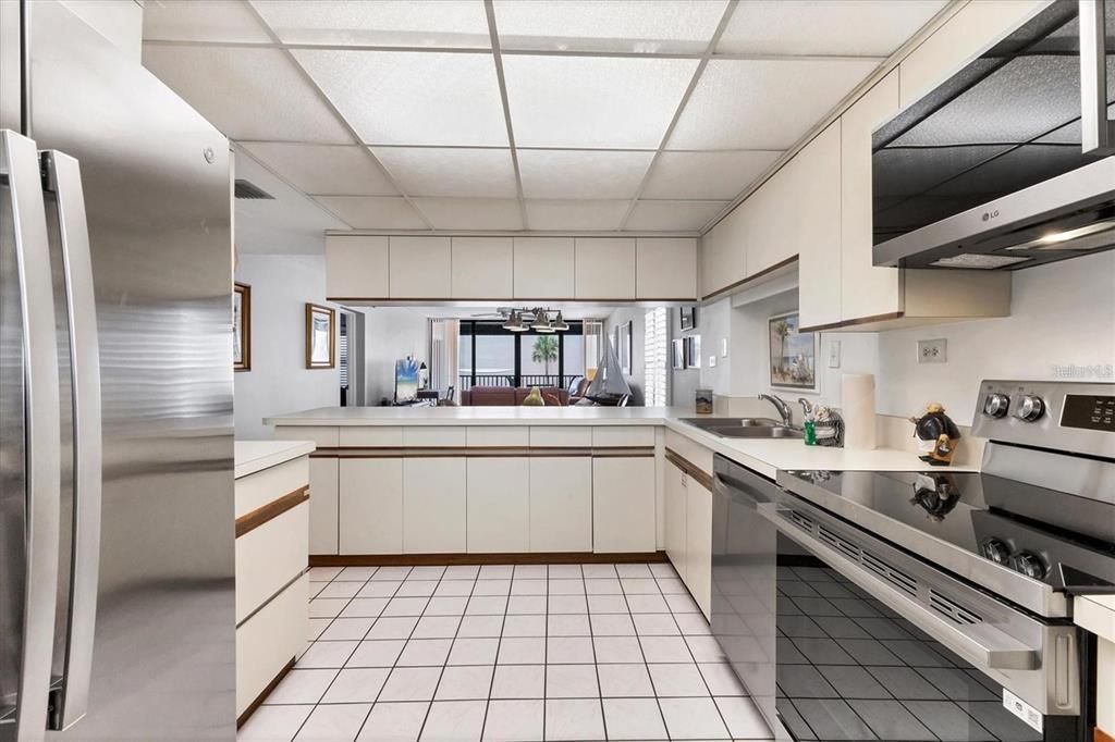 出租: $10,000 (2 贝兹, 2 浴室, 1265 平方英尺)