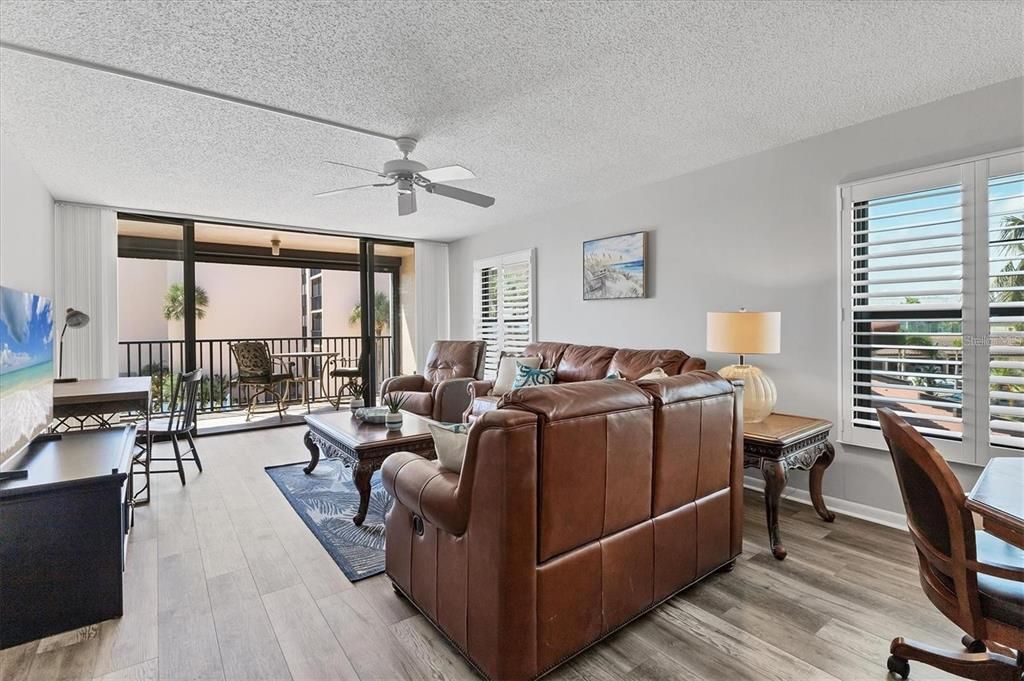 出租: $10,000 (2 贝兹, 2 浴室, 1265 平方英尺)