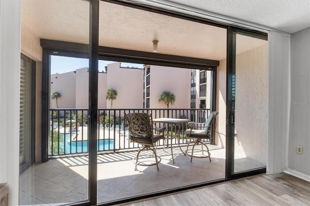 出租: $10,000 (2 贝兹, 2 浴室, 1265 平方英尺)