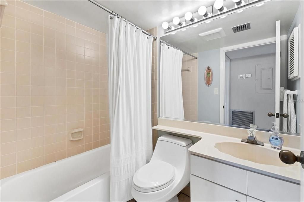 出租: $10,000 (2 贝兹, 2 浴室, 1265 平方英尺)