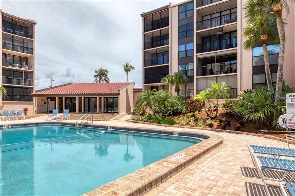 出租: $10,000 (2 贝兹, 2 浴室, 1265 平方英尺)