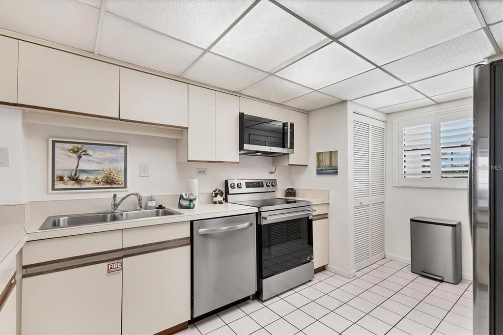 出租: $10,000 (2 贝兹, 2 浴室, 1265 平方英尺)