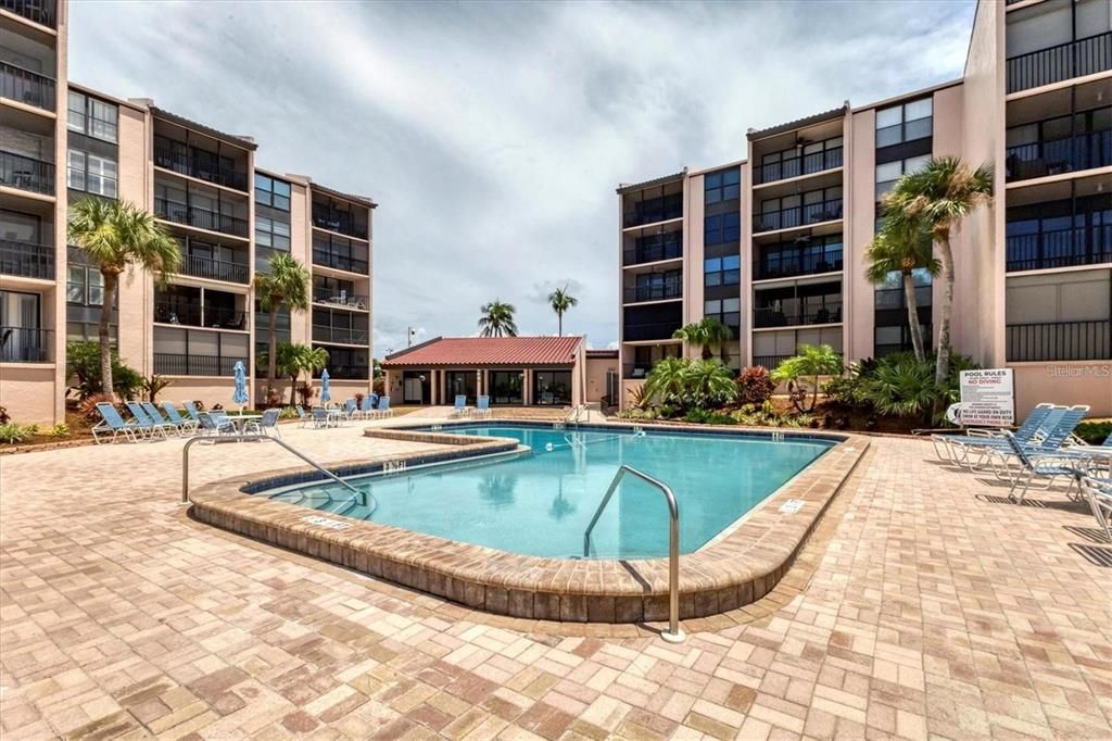 出租: $10,000 (2 贝兹, 2 浴室, 1265 平方英尺)