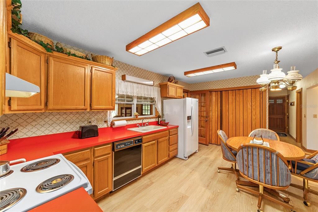 En Venta: $598,750 (4 camas, 3 baños, 2096 Pies cuadrados)