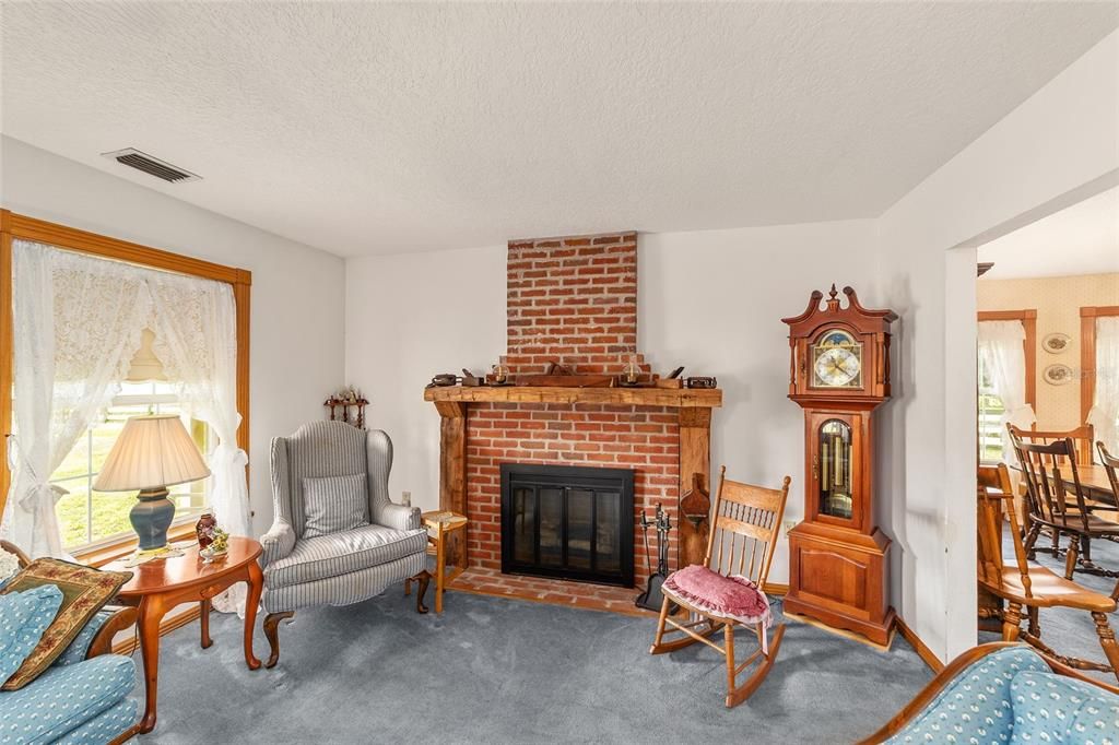 En Venta: $598,750 (4 camas, 3 baños, 2096 Pies cuadrados)