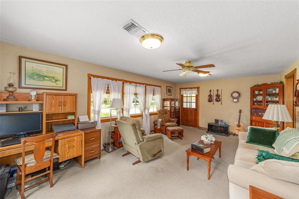 En Venta: $598,750 (4 camas, 3 baños, 2096 Pies cuadrados)