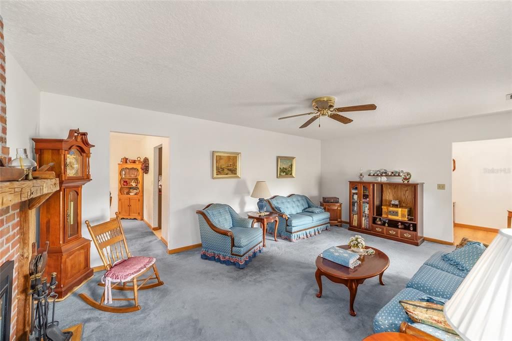 En Venta: $598,750 (4 camas, 3 baños, 2096 Pies cuadrados)