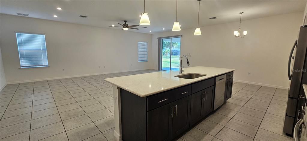 出租: $2,075 (3 贝兹, 2 浴室, 2066 平方英尺)