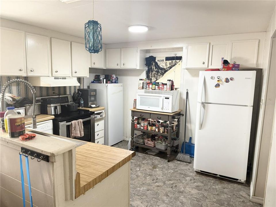 For Sale: $220,000 (3 beds, 2 baths, 1440 Square Feet)