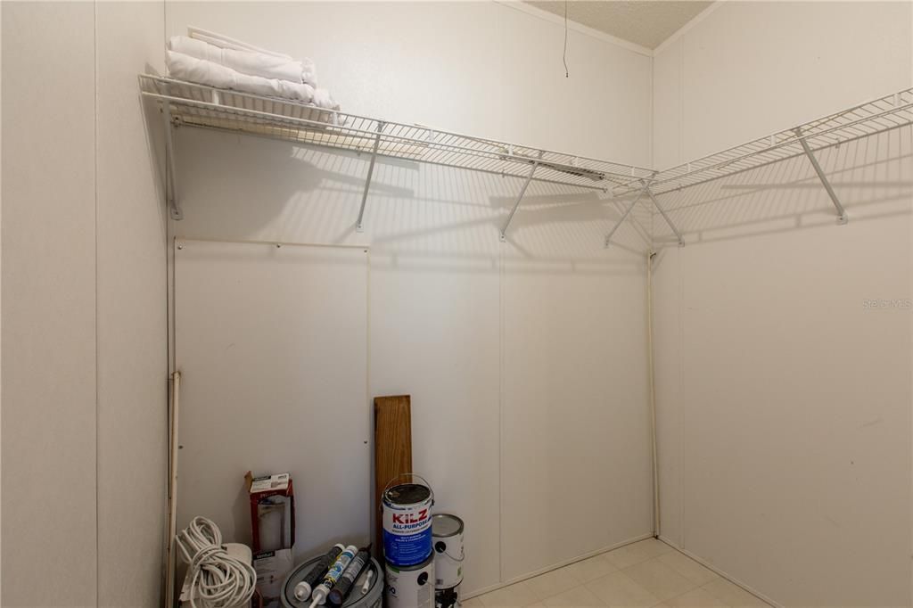 For Sale: $200,000 (3 beds, 2 baths, 1736 Square Feet)