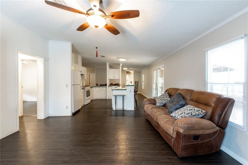 For Sale: $200,000 (3 beds, 2 baths, 1736 Square Feet)