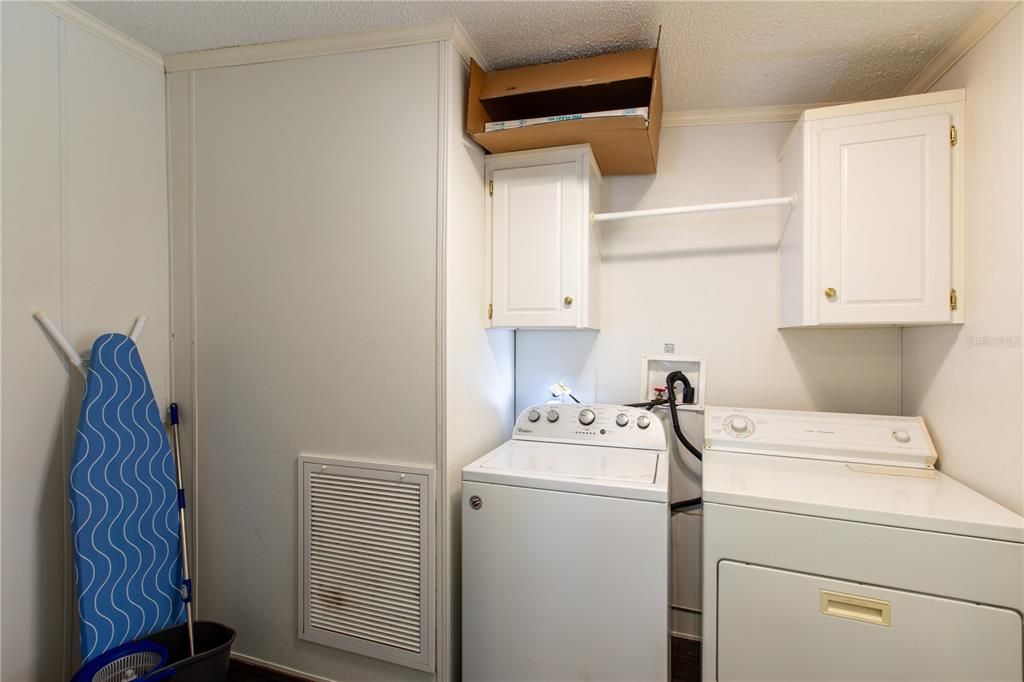 For Sale: $200,000 (3 beds, 2 baths, 1736 Square Feet)