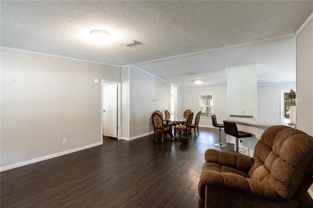 For Sale: $200,000 (3 beds, 2 baths, 1736 Square Feet)