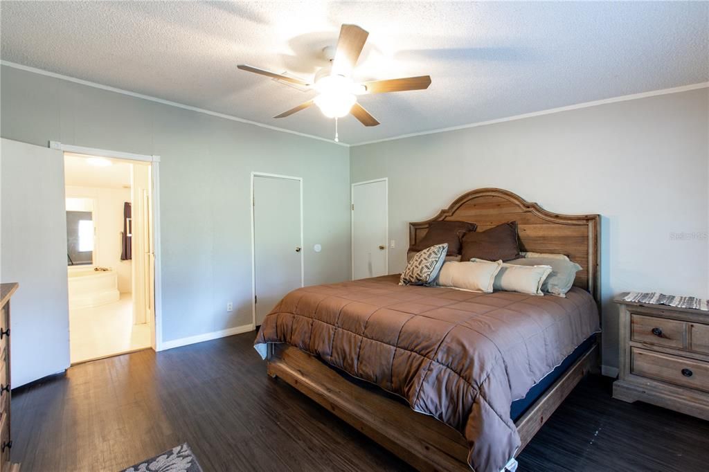 For Sale: $200,000 (3 beds, 2 baths, 1736 Square Feet)