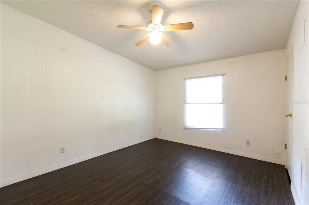 For Sale: $200,000 (3 beds, 2 baths, 1736 Square Feet)