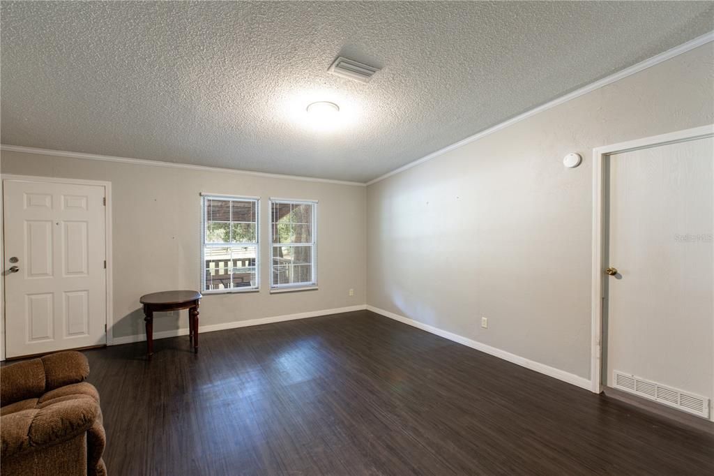 For Sale: $200,000 (3 beds, 2 baths, 1736 Square Feet)