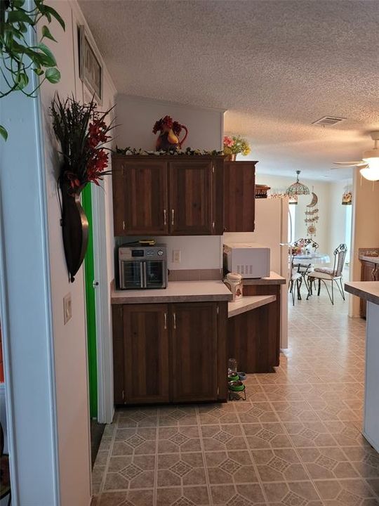 For Sale: $199,500 (3 beds, 2 baths, 1304 Square Feet)