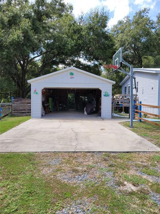 For Sale: $199,500 (3 beds, 2 baths, 1304 Square Feet)