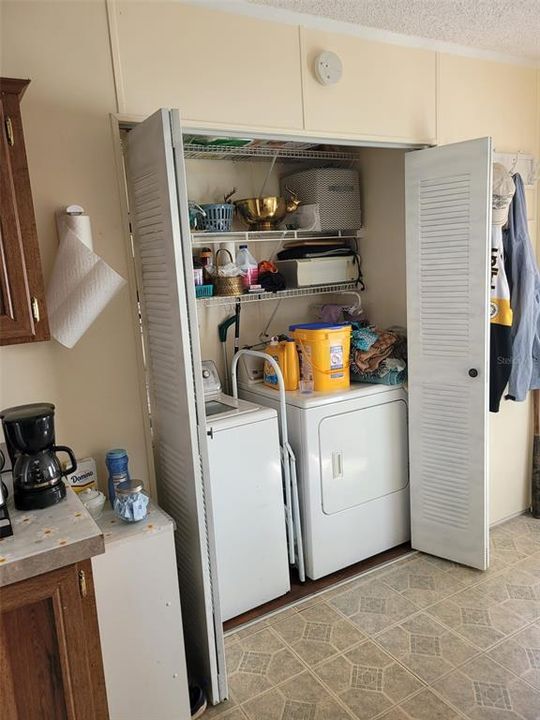 For Sale: $199,500 (3 beds, 2 baths, 1304 Square Feet)