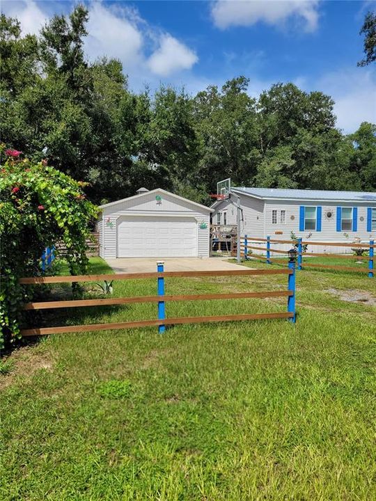 For Sale: $199,500 (3 beds, 2 baths, 1304 Square Feet)