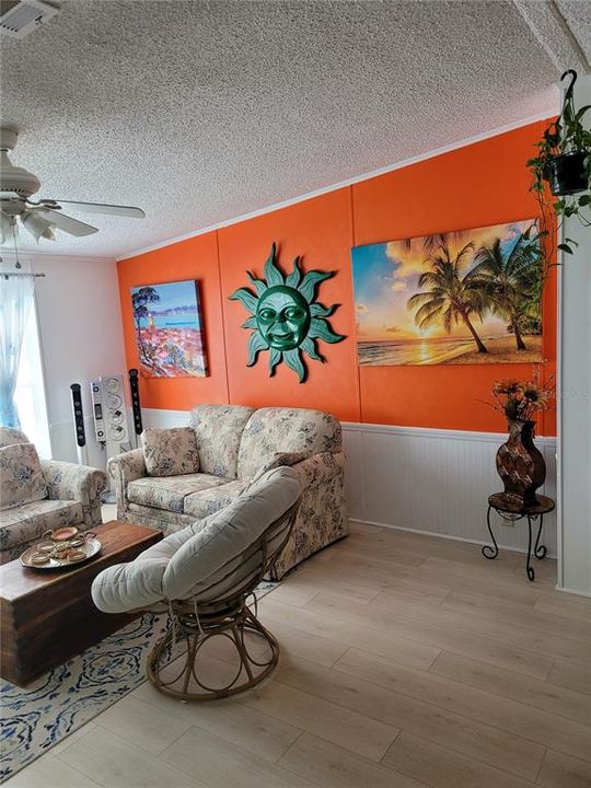 For Sale: $199,500 (3 beds, 2 baths, 1304 Square Feet)