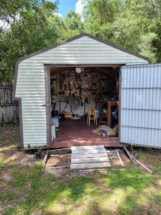 For Sale: $199,500 (3 beds, 2 baths, 1304 Square Feet)