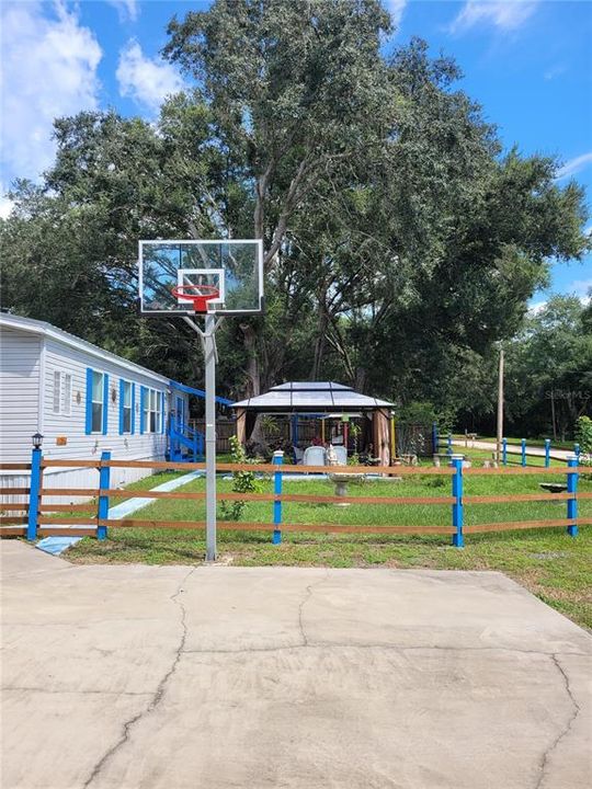 For Sale: $199,500 (3 beds, 2 baths, 1304 Square Feet)