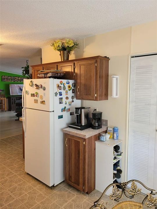 For Sale: $199,500 (3 beds, 2 baths, 1304 Square Feet)