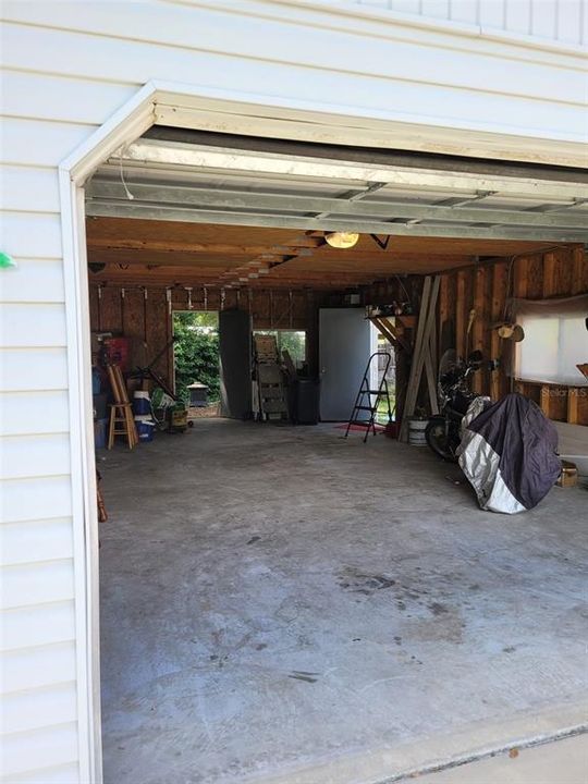 For Sale: $199,500 (3 beds, 2 baths, 1304 Square Feet)