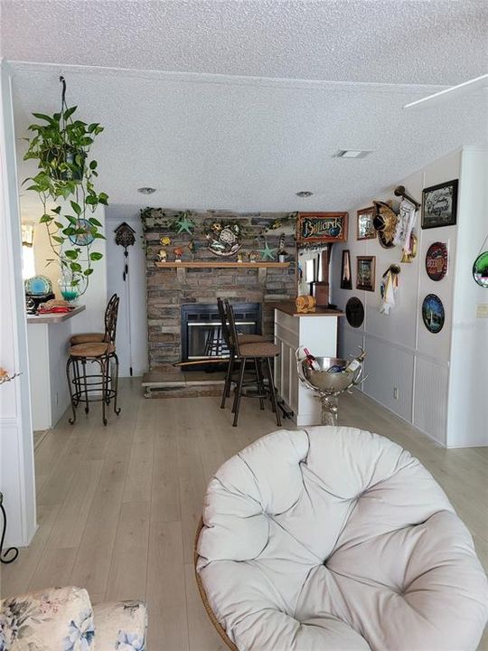 For Sale: $199,500 (3 beds, 2 baths, 1304 Square Feet)