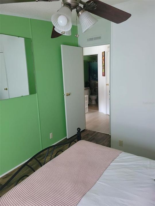 For Sale: $199,500 (3 beds, 2 baths, 1304 Square Feet)