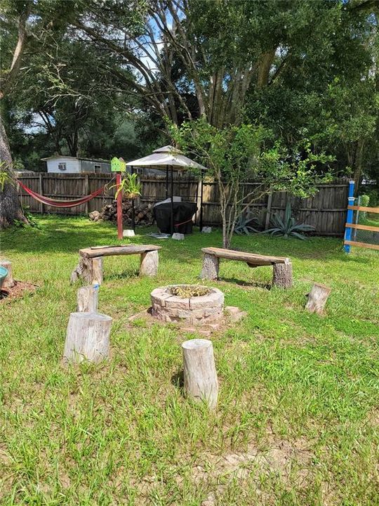 For Sale: $199,500 (3 beds, 2 baths, 1304 Square Feet)